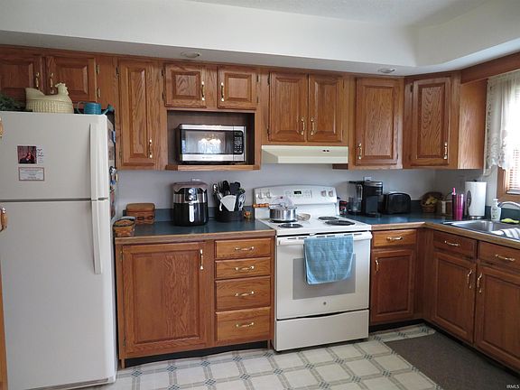 2nd image of 215 Brooke Ln