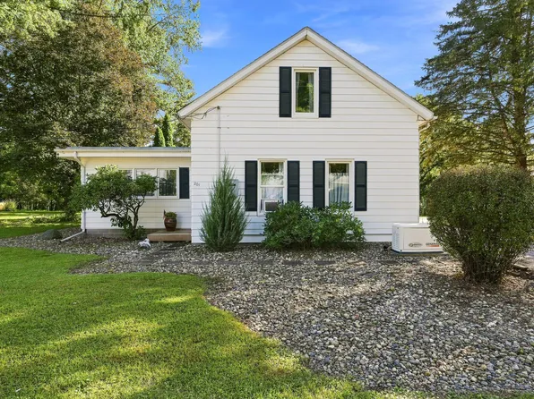 201 W 19th Ave, Coal Valley, IL 61240
