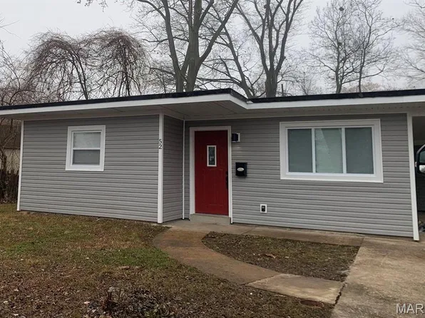 52 Marquette Dr, Florissant, MO 63031