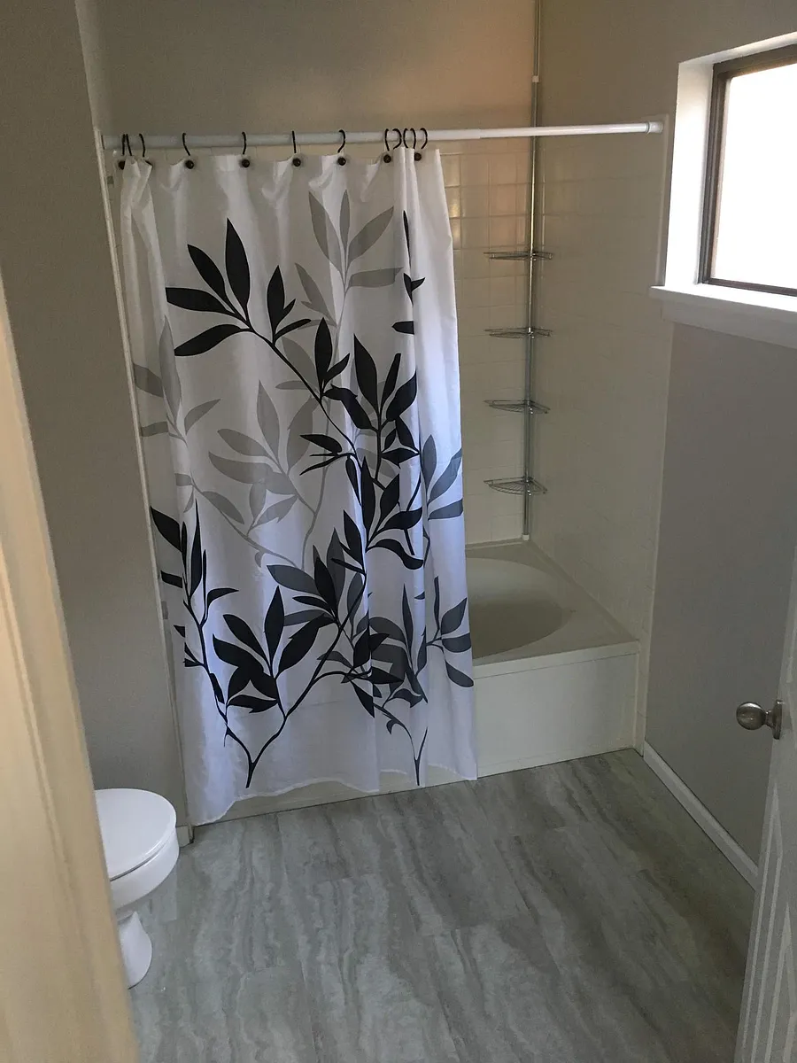 Master bath - 4935 Twin Lakes Rd #28