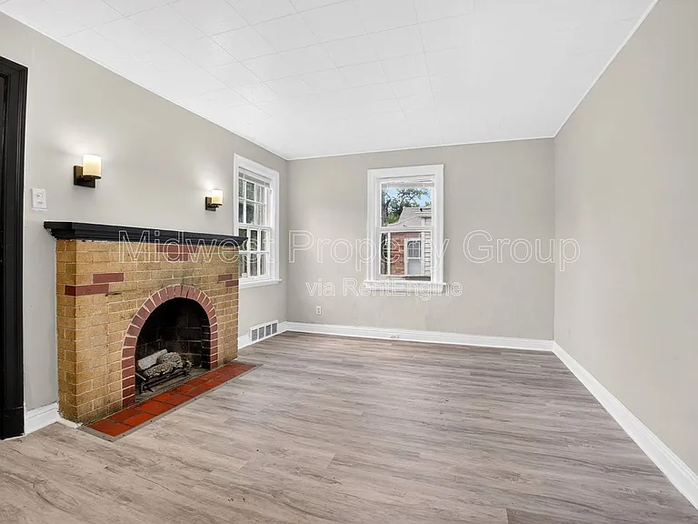 222 Henquin Dr — Photo 4