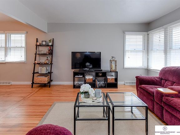 5th image of 6546 Western Ave