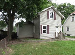 1119 Woodlawn Ct, Pekin, IL