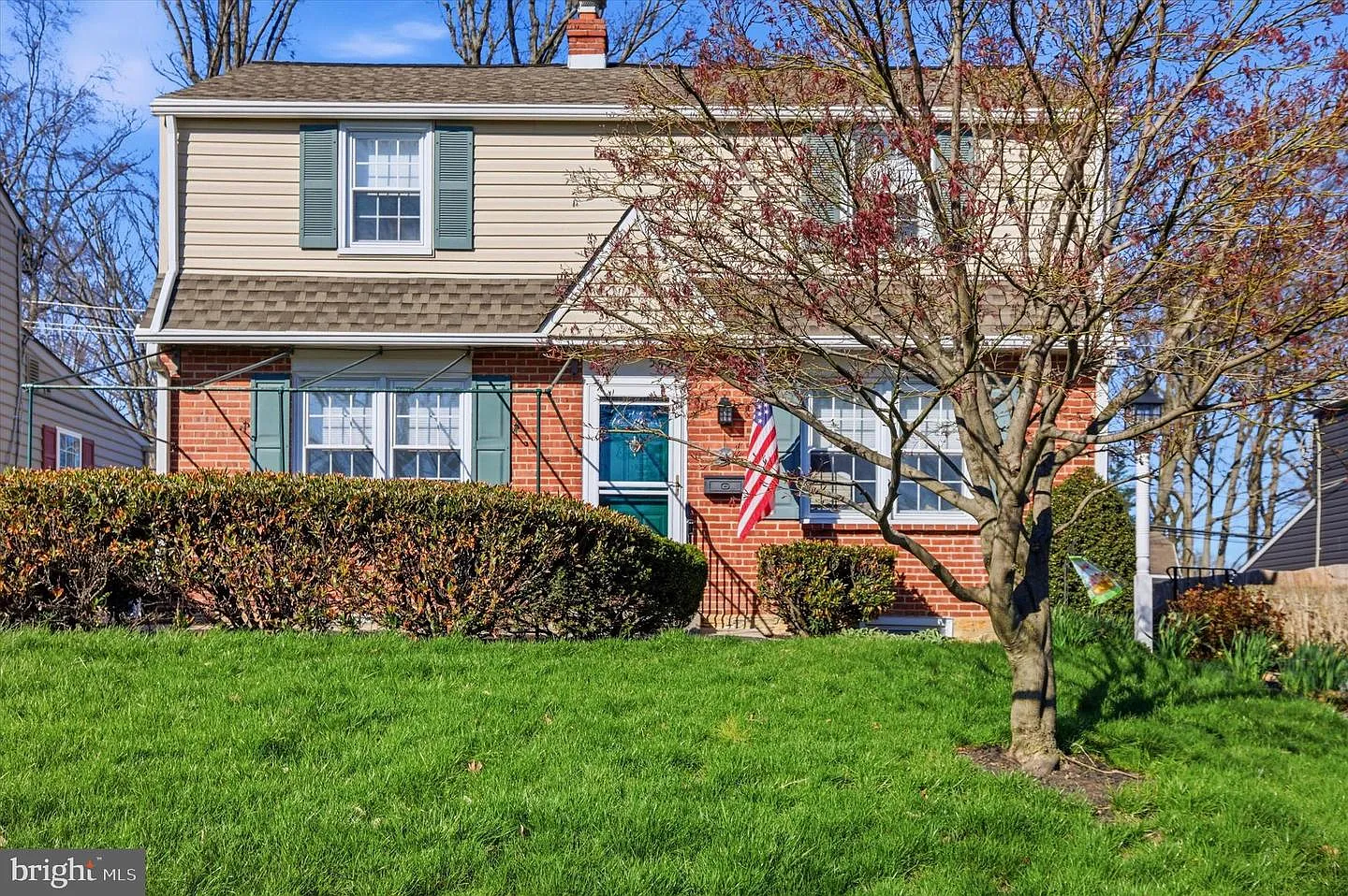 552 School House Ln photo 1