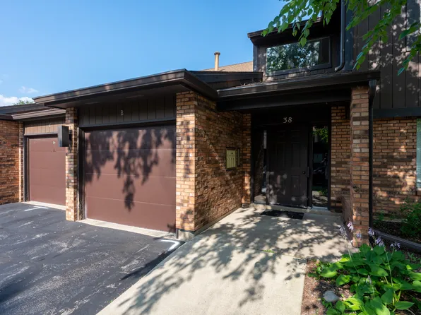 38 Creekside Cir APT D, Elgin, IL 60123