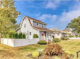 16 Marlboro Pl, Bellmore, NY 11710