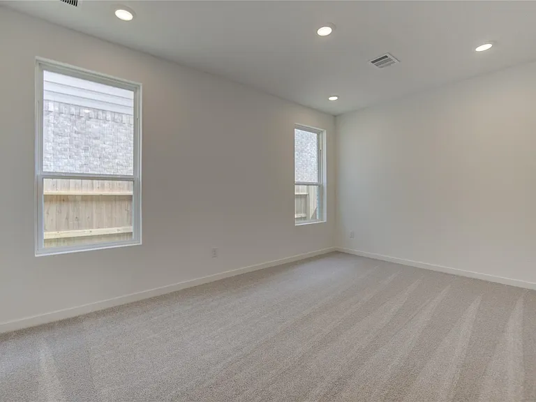 1047 Blue Stone Dr — Photo 35