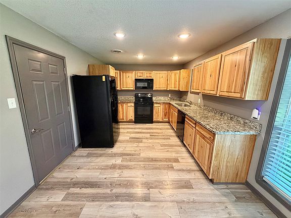 5th image of 1809 N Valderas St