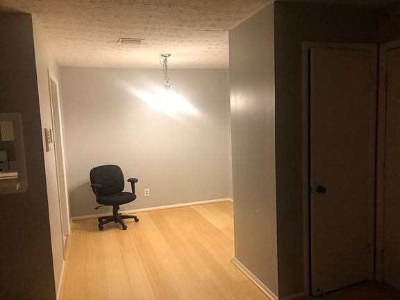 2nd image of 504 Summit North Dr NE
