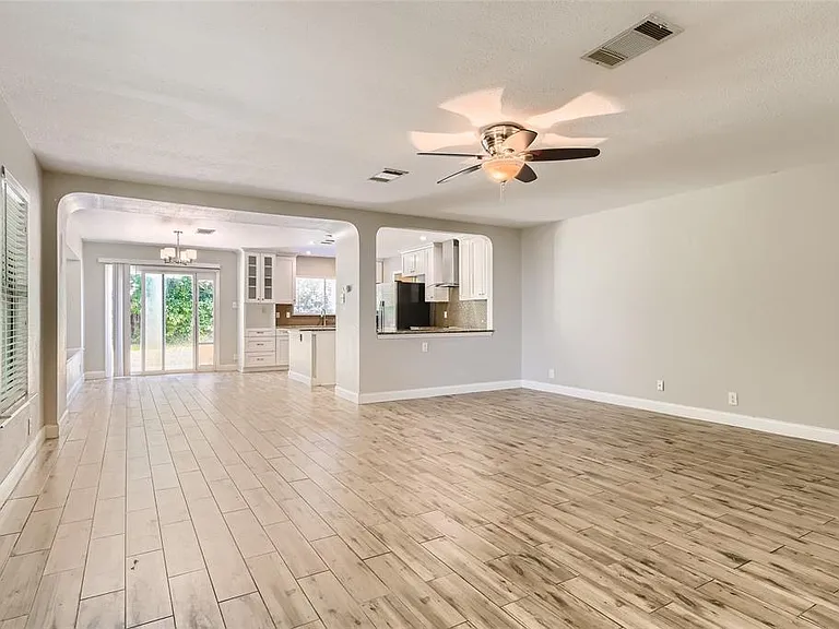 1236 Dexford Dr — Photo 2