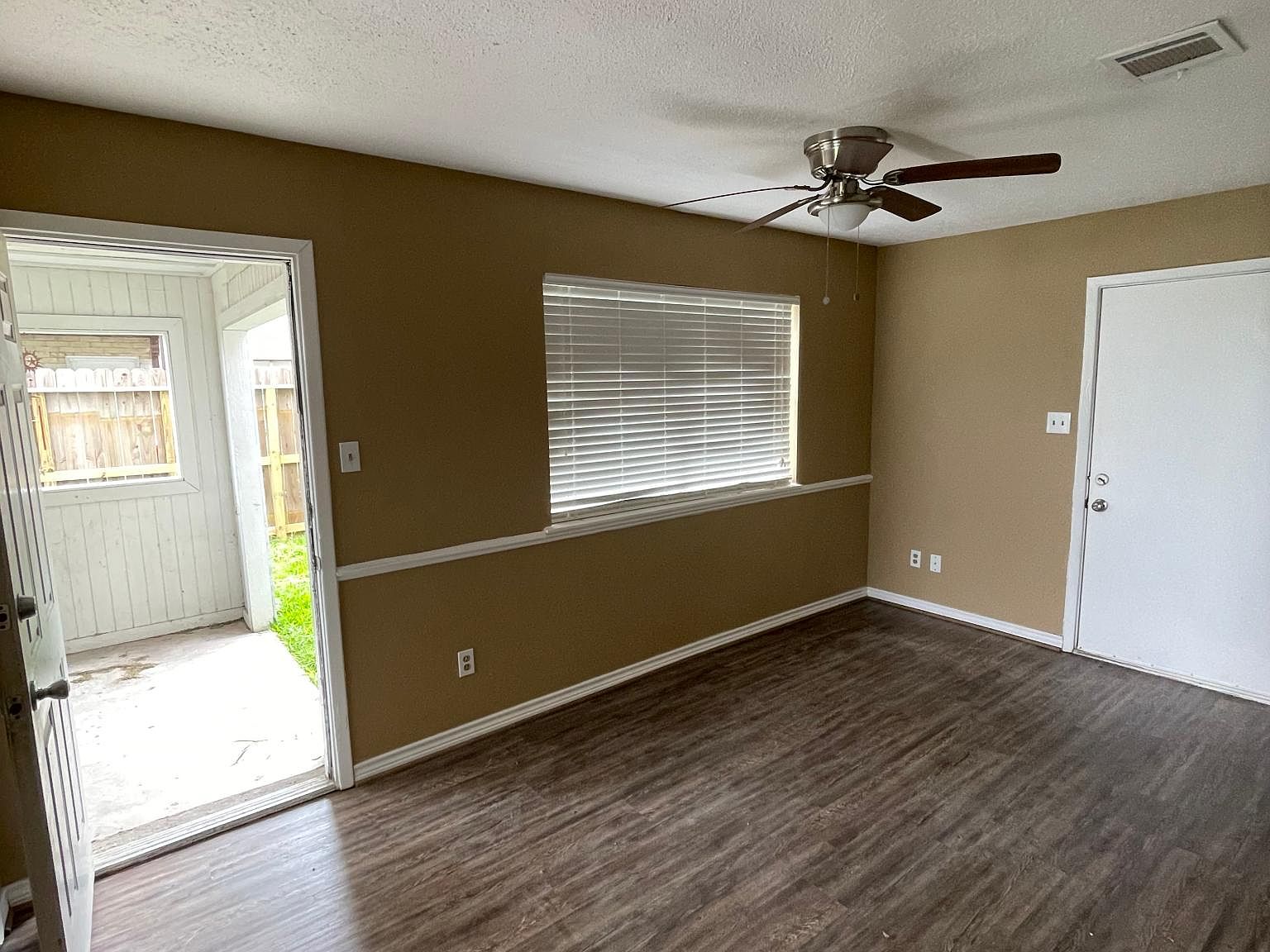 4618 W Orange St, Pearland, TX 77581 Zillow