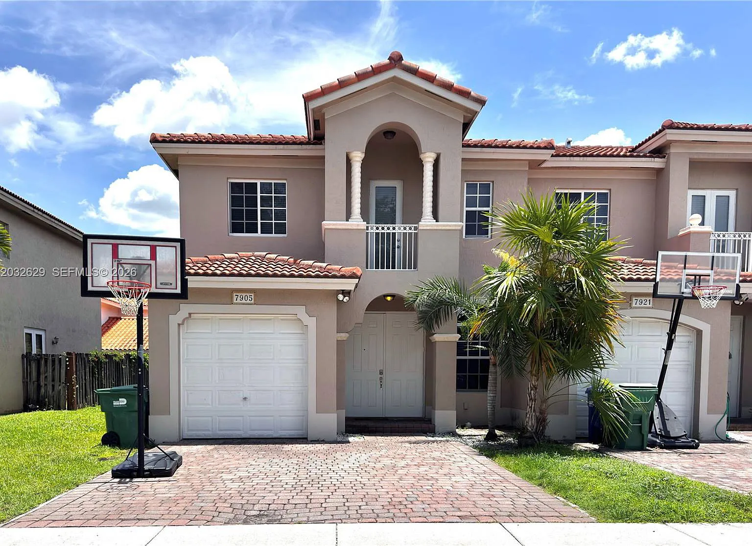 4 bed, 2.5 bath, $3,750 — Photo 1