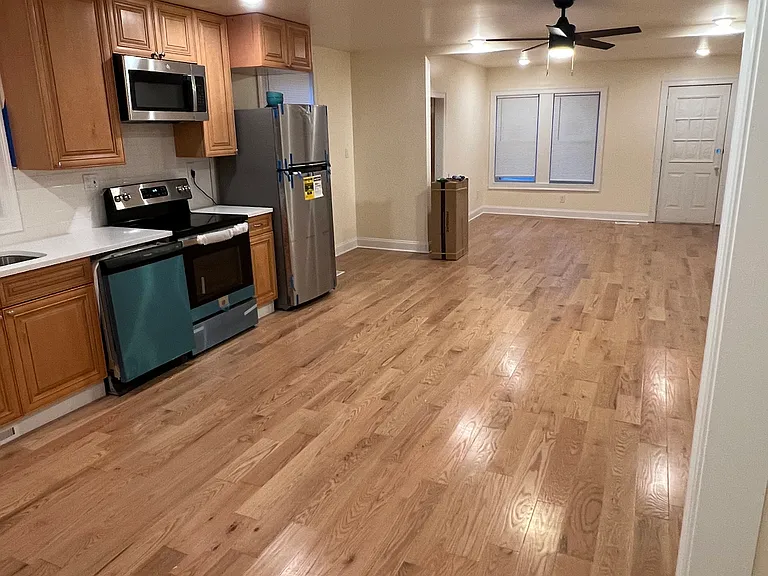 720 Main St — Photo 2