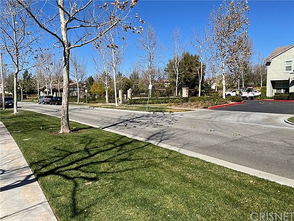 4th image of 24049 Meadowbrook Ln
