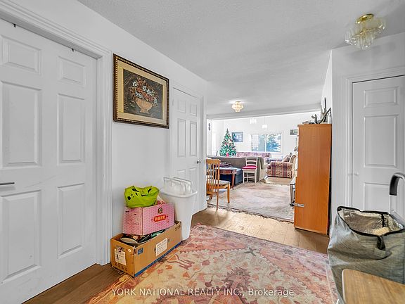 4th image of 186 Patricia Ave