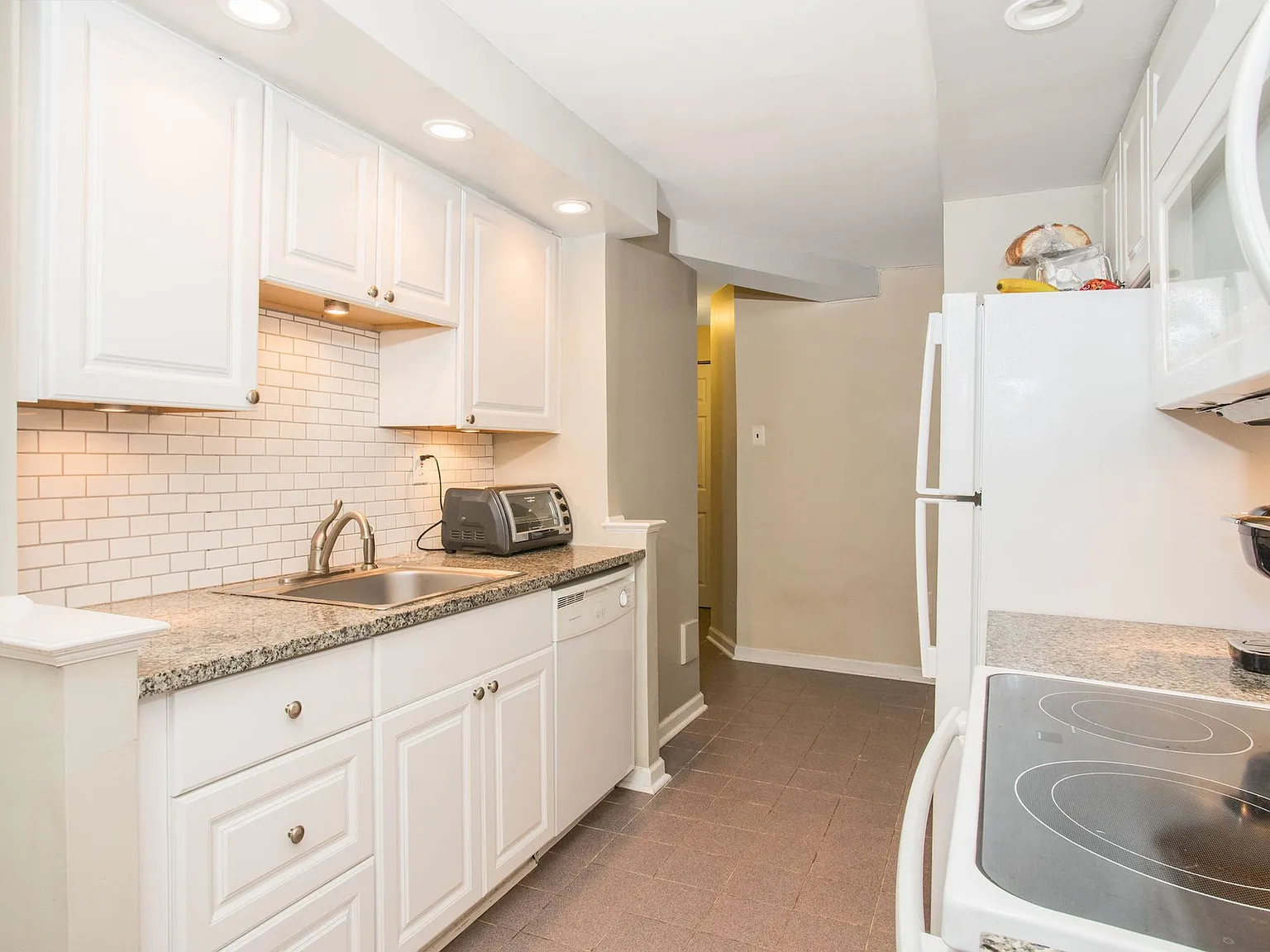 1016 Willow Ave — Photo 2