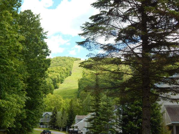 9253 Mountainside Dr, Hancock, MA 01237