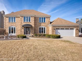 25 Christina Cir, Wheaton, IL 60189