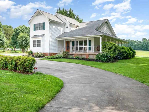 7801 Robinson Rd, Summerfield, NC 27358