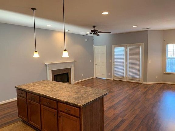 4th image of 2028 Fairbank Cir