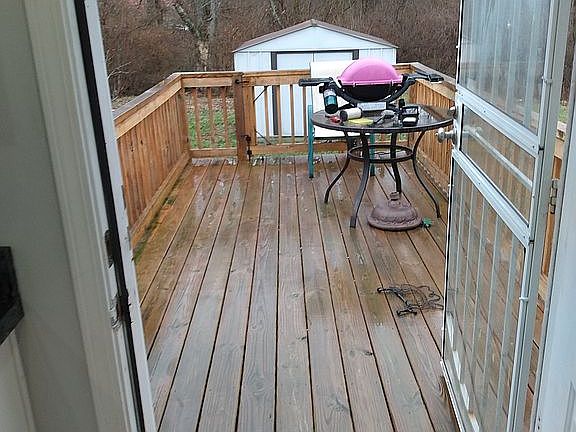404 deck off kitchen