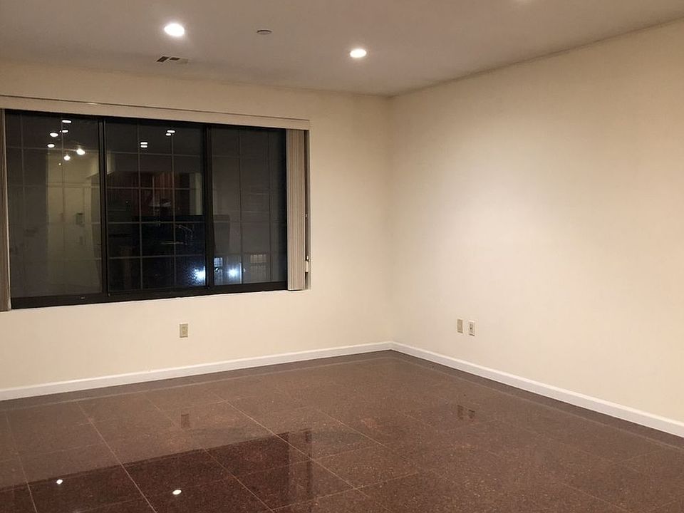 1st image of 2129 21st Ave Ste 1