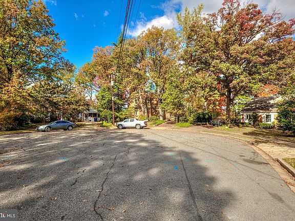 2nd image of 5303 Neville Ct