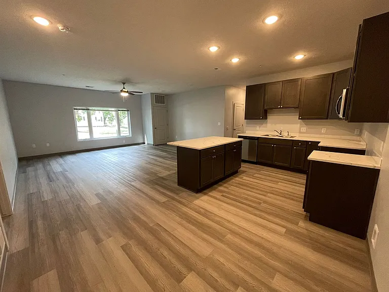 2400 Q St — Photo 2