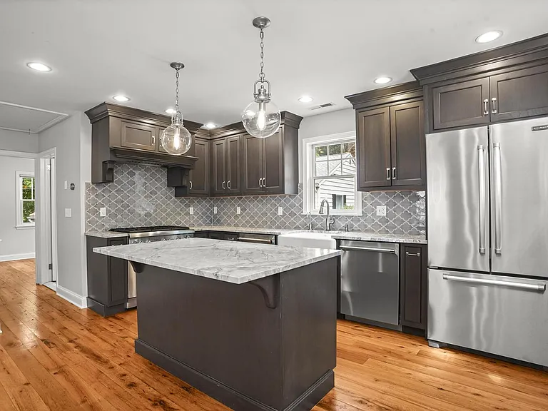 18 Cary Rd — Photo 3