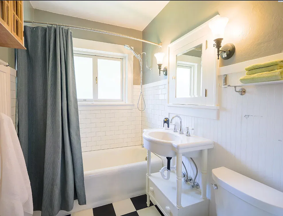 4 bed, 2000 sqft, $2,300 — Photo 3