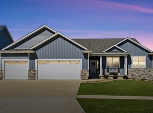 2709 Arbor Ridge Rd, Cedar Falls, IA 50613