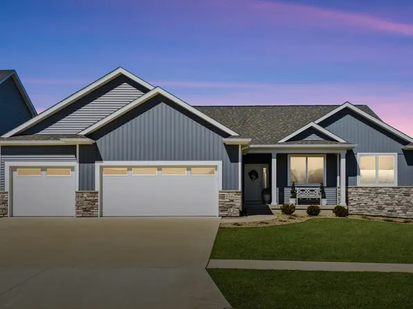 2709 Arbor Ridge Rd, Cedar Falls, IA 50613