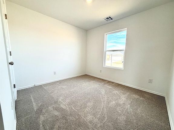 5th image of 600 Hillsboro Dr