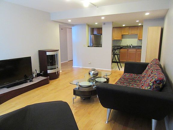 5th image of 1250 N La Salle Dr APT 1704