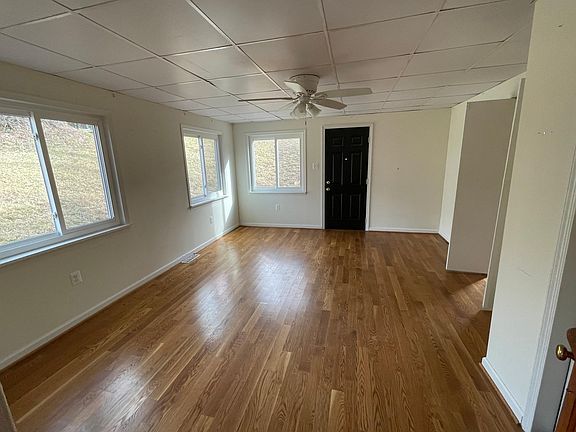 5th image of 10409 Metropolitan Ave