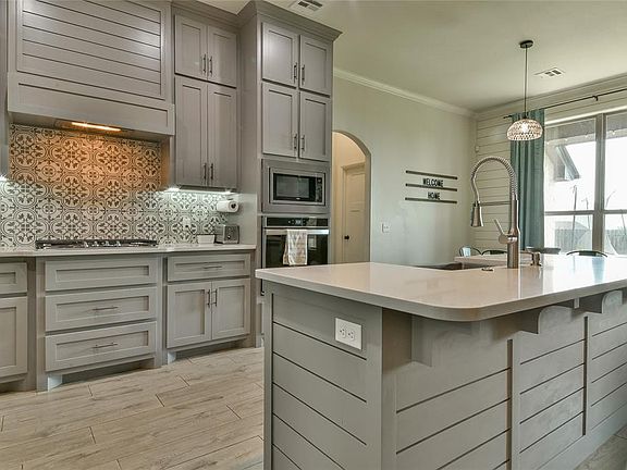 5th image of 1208 N Wisteria Ter