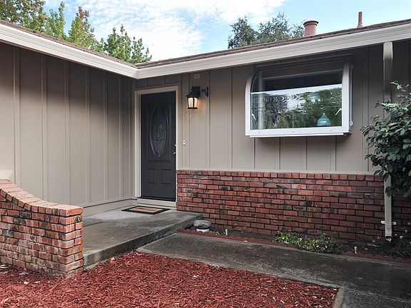 3rd image of 13910 Loquat Ct
