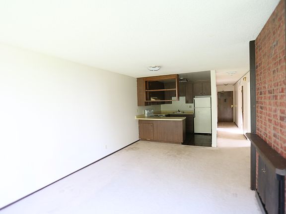 4th image of 102 Locksley Ave APT 206