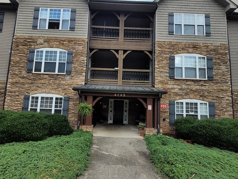 4732 Tatton Park Cir #2A