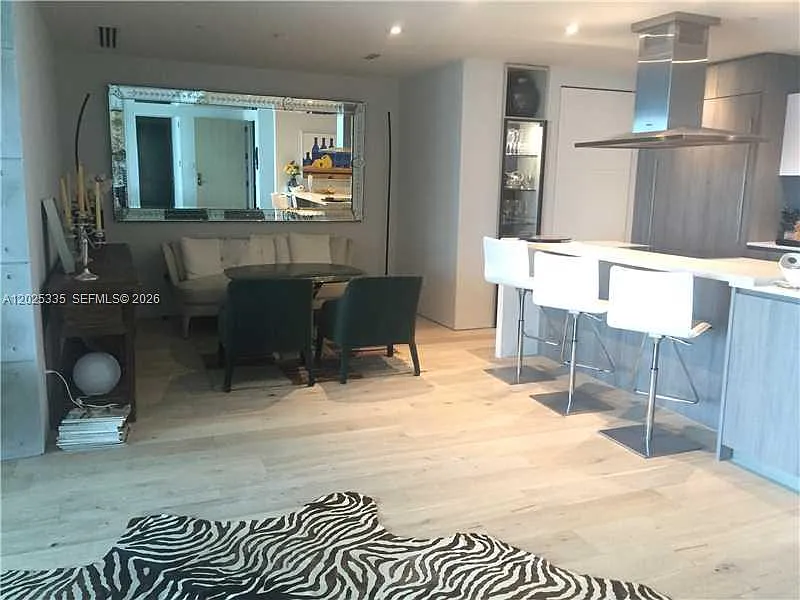 2 bed, 3.5 bath, 2064 sqft, $28,000 — Photo 4