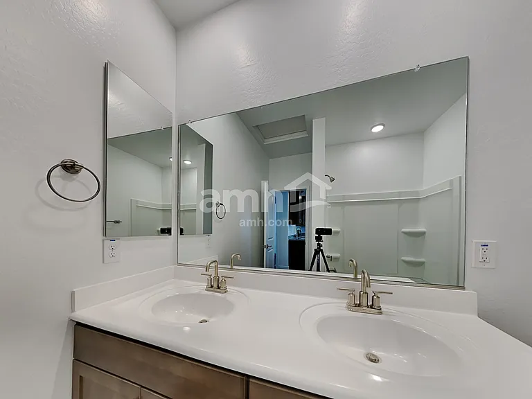 4214 S 105th Dr — Photo 18