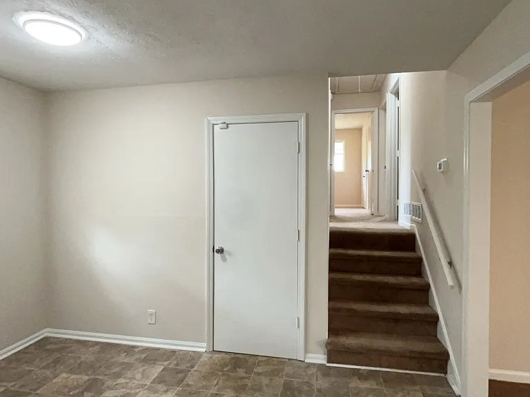 1430 High Meadow Dr — Photo 6
