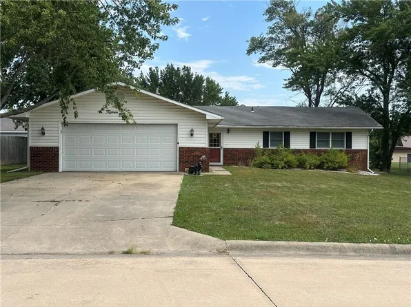 1509 Northwestern St, Iola, KS 66749