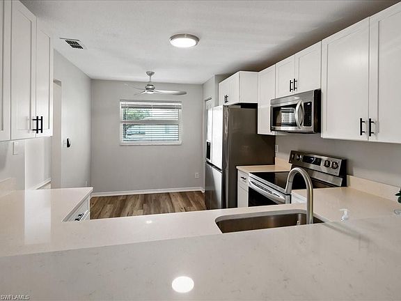 4th image of 637 Squire Ct APT 202