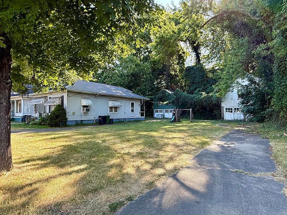 2nd image of 828 & 830 13th St