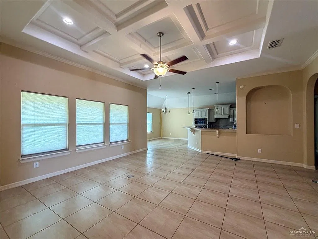 3 bed, 2.0 bath, 2159 sqft, $2,200 — Photo 3