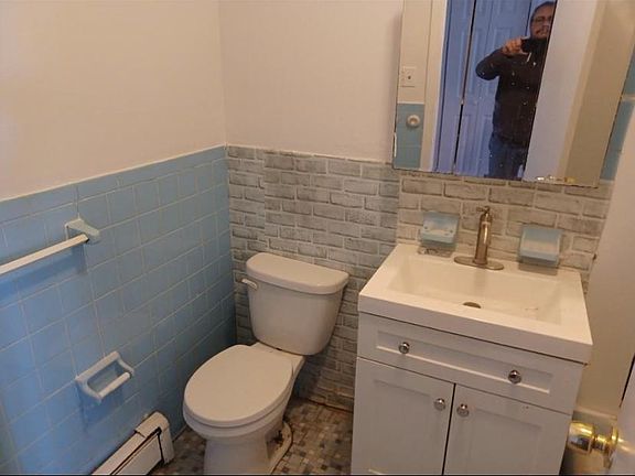 3rd image of 987 Yonkers Ave