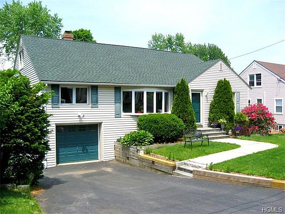 2nd image of 904 Parkway Pl