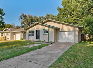 2728 N Summit Avenue, Springfield, MO 65803