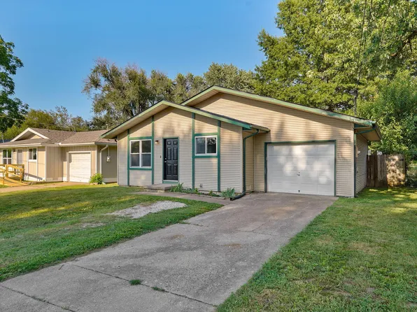 2728 N Summit Avenue, Springfield, MO 65803